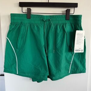 NWT Lululemon License to Train High-Rise Lightweight Short 4" Size 12